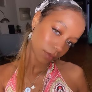 Meet your Posher, Nia